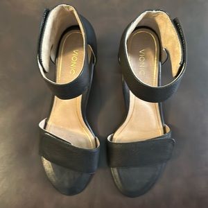 Vionic black leather 9.5 women's shoes